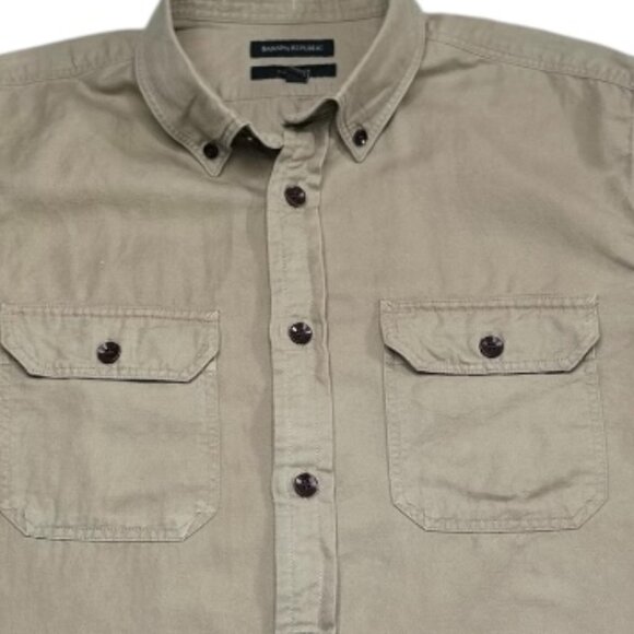 Banana Republic Standard Fit Khaki Button-Up Shirt Men’s L – Dual Chest Pockets - Picture 5 of 9